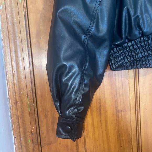 Leather jacket - Picture 4 of 7
